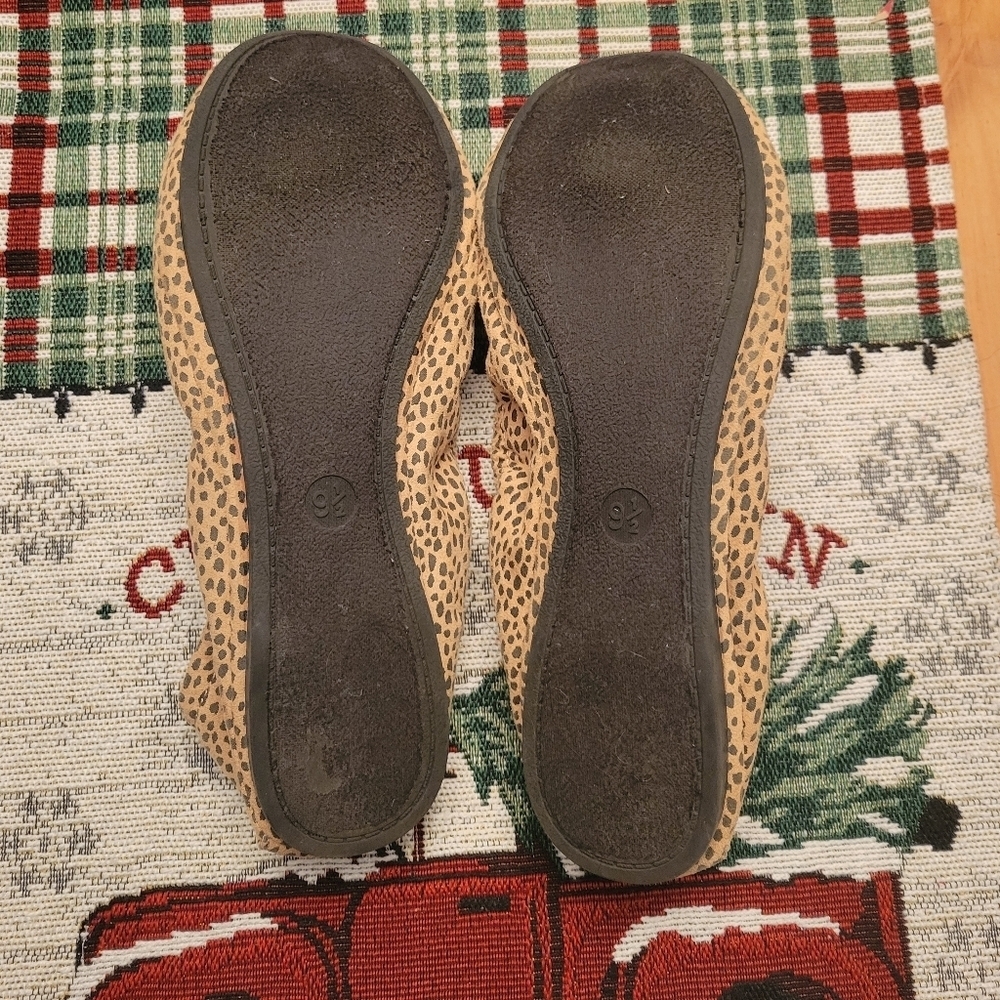 Universal Thread Flats - Picture 6 of 6